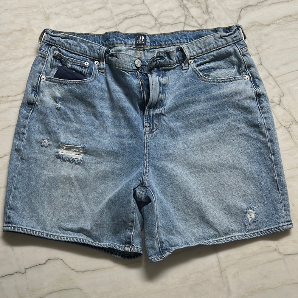GAP denim shorts woman’s size 33